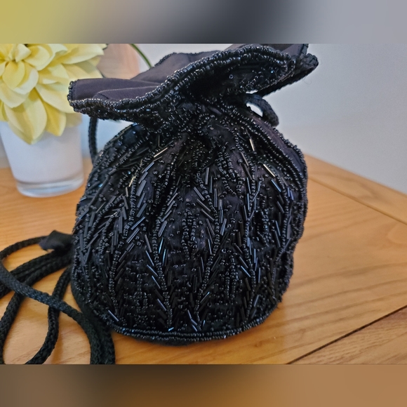Vintage Beadwork Unbranded Small Purse, bag. Pretty design all in black beads. - Picture 3 of 6
